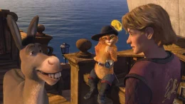 Shrek begibt sich mit Esel und dem Gestiefelten Kater auf die Suche nach dem k&ouml;niglichen Nachfolger f&uuml;r Weit Weit Weg: Artie (r.), der in dem gro&szlig;en K&ouml;nigreich nur schwer aufzutreiben ist ...