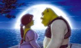 Die Jungverm&auml;hlten Shrek, l. und Fiona, r. ahnen noch nicht, dass der Besuch bei Fionas Eltern sie in arge Bedr&auml;ngnis bringen wird ...