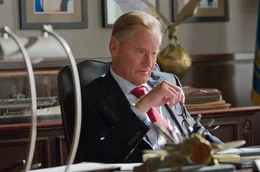 Deputy Director Harlan Whitford (Sam Shepard) wird alles unternehmen, um jeglichen Schaden von der CIA abzuwenden.