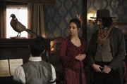 Zari (Tala Ashe, l.); Behrad (Shayan Sobhian, r.)