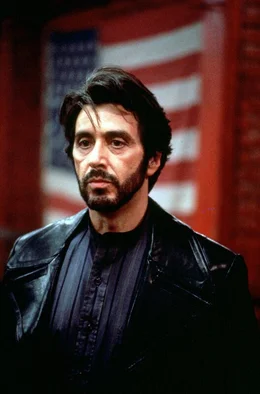 New York, 1975: Der ehemalige Drogenboss Carlito Brigante (Al Pacino) wird dank seines Anwalts David Kleinfeld vorzeitig aus dem Gef&auml;ngnis entlassen. Er m&ouml;chte ein neues Leben beginnen und sein Geld auf ehrliche Weise verdienen.