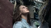 Larisa (Nadezhda Kaleganova) &uuml;berlebt allein einen Flugzeugabsturz ..