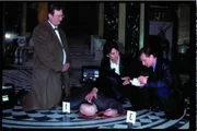 B&ouml;ck (Heinz Weixelbraun), Moser (Tobias Moretti,) und Gerichtsmediziner Dr. Graf (Gerhard Zemann) r&auml;tseln, ob es sich hier um einen Selbstmord oder um einen Mord handelt ...