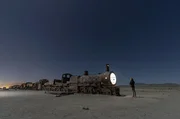 Die Reise beginnt auf den H&ouml;hen der Atacama-W&uuml;ste und f&uuml;hrt bis zum Weltraumbahnhof Kourou in Franz&ouml;sisch-Guayana, von dem die Ariane-Rakete startet.