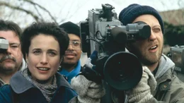 Rita (Andie MacDowell) und Kameramann Lary (Chris Elliott) w&auml;hrend der Murmeltier-Zeremonie