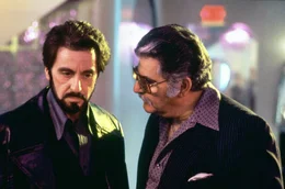 Carlitos (Al Pacino, li.) Ziel ist es nun, den Lebensabend mit Freundin Gail auf den Bahamas verbringen. Doch dieser Plan gestaltet sich schwieriger als gedacht.