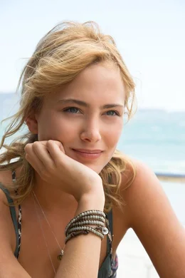 Die Franz&ouml;sin Ana Moreau (Nora Arnezeder) hat keine Ahnung, dass ihr Freund f&uuml;r die CIA arbeitet.