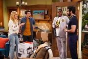 (v.l.n.r.) Gemma Johnson (Beth Behrs); Dave Johnson (Max Greenfield); Curtis (Tracy Morgan); Tyler (Anosh McAdam)