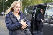 Kathi (Mandy Neidig) ist alarmiert, dass Tarek (Haydar Kizay) ohne Marie zur Geld&uuml;bergabe kommt.