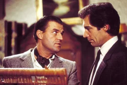 Jeroen Krabb&eacute; (General Koskov), Timothy Dalton (James Bond).