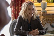 Marie (L&eacute;a Drucker) wurde gefeuert. Sie ist jetzt Ministerin f&uuml;r Sport. Trotzdem l&auml;sst sie nicht davon ab, sich weiter f&uuml;r die Befreiung der Geiseln einzusetzen.