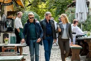 v.li.: Rainer Doppler (Gustl Lederer), Michael Steinocher (Simon Steininger), Stefan Jürgens (Carl Ribarski), Lilian Klebow (Penny Lanz). v.li.: Rainer Doppler (Gustl Lederer), Michael Steinocher (Simon Steininger), Stefan Jürgens (Carl Ribarski), Lilian Klebow (Penny Lanz).
