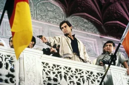 Nach einigen t&ouml;dlichen Angriffen soll James Bond (Timothy Dalton, M.) den KGB-General Georgi Koskov zur Flucht in den Westen verhelfen. Auf seiner gef&auml;hrlichen Mission st&ouml;&szlig;t er auf einige Unstimmigkeiten - wer spielt hier ein falsches Spiel?