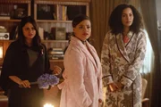 (v.l.n.r.) Mel Vera (Melonie Diaz); Maggie Vera (Sarah Jeffery); Macy Vaughn (Madeleine Mantock) (v.l.n.r.) Mel Vera (Melonie Diaz); Maggie Vera (Sarah Jeffery); Macy Vaughn (Madeleine Mantock)