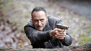 Semir (Erdogan Atalay) und Ben versuchen den Waffendeal zu verhindern und liefern sich mit den Gangstern ein Feuergefecht, das furchtbar enden wird...