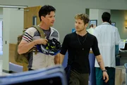 Conrad (Matt Czuchry, r.) hat Besuch von seinem alten Militärfreund Jude (Warren Christie, l.), der ihn davon überzeugen möchte, zurück zum Militär zu gehen ... Conrad (Matt Czuchry, r.) hat Besuch von seinem alten Militärfreund Jude (Warren Christie, l.), der ihn davon überzeugen möchte, zurück zum Militär zu gehen ...