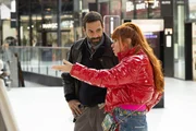 Adam Karadec (Mehdi Nebbou, l.); Morgane Alvaro (Audrey Fleurot, r.)