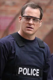 Teddy Wells (Kyle Bornheimer) Teddy Wells (Kyle Bornheimer)