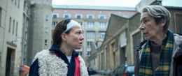(v.li.): Hannah Herzsprung (Jenny von Loeben), Adele Neuhauser (Frau Markowski).