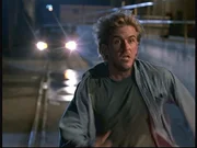 Jesse (Charlie Schlatter) fl&uuml;chtet in Todesangst vor einigen Leuten, die soeben seinen Kontaktmann ermordet haben.