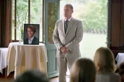 Johan (Felix Engström), der Vater des Verstorbenen, ist vom Tod seines Sohnes bestürzt und sinnt auf Rache. Johan (Felix Engström), der Vater des Verstorbenen, ist vom Tod seines Sohnes bestürzt und sinnt auf Rache.