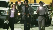 Catherine und Warrick sind auf dem Weg zu einem Doppelmord im Rancho Center Motel.