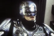 Robocop (Peter Weller) erinnert sich nach und nach an seine menschliche Vergangenheit....