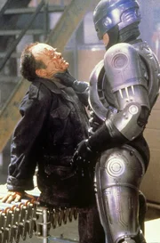 Robocop (Peter Weller) erinnert sich nach und nach an seine menschliche Vergangenheit....