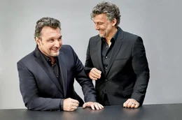 S&auml;nger und Freunde: Jonas Kaufmann (re.) and Ludovic T&eacute;zier (li.) gratulieren dem Festspielhaus Baden-Baden mit einem Arien- und Duettabend zum 25. Geburtstag.