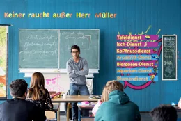 Um die Chancen auf F&ouml;rdergelder zu erh&ouml;hen, will Direktorin Gerster einige Sch&uuml;ler auf Klassenfahrt ins Ausland schicken. Das kommt Zeki (Elyas M'Barek) au&szlig;erordentlich gelegen, denn seine Freundin hat ausgerechnet das Pl&uuml;schtier, indem Zeki einige Diamanten versteckt hielt, nach Thailand gespendet ...