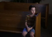 Liefert sich ein Battle über Glauben oder Wissenschaft mit dem Pastor: Sheldon (Iain Armitage) ... Liefert sich ein Battle über Glauben oder Wissenschaft mit dem Pastor: Sheldon (Iain Armitage) ...