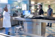 (v.l.n.r.) Loretta Wade (CCH Pounder); Christopher LaSalle (Lucas Black); Dwayne Pride (Scott Bakula)