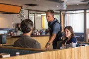Dwayne Pride (Scott Bakula, m.); Tammy Gregorio (Vanessa Ferlito, r.)