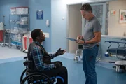 Patton Plame (Daryl 'Chill' Mitchell, l.); Dwayne Pride (Scott Bakula, r.)