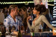 Matt Brody (Zac Efron, l.); Victoria Leeds (Priyanka Chopra, r.)