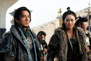 Jackie Chan als Huo An, l.