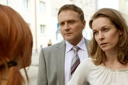 Bernhard Schir (Paul Hofer), Lisa Martinek (Maria Hofer).
