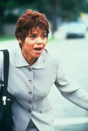 Amanda Bentley-Livingston (Victoria Rowell)
