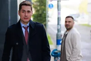 Easy (Lars Steinhöfel, r.) findet beim immer noch verletzten Ringo (Timothy Boldt) nicht die erhoffte Unterstützung. Easy (Lars Steinhöfel, r.) findet beim immer noch verletzten Ringo (Timothy Boldt) nicht die erhoffte Unterstützung.