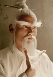 Pai Mei (Chia Hui Liu) ist der Erfinder der - fiktiven - t&ouml;dlichen "F&uuml;nf-Punkte-Pressur-Herzexplosions-Technik" ...