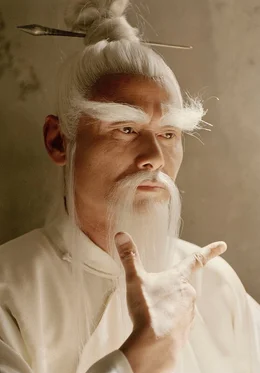 Pai Mei (Chia Hui Liu) ist der Erfinder der - fiktiven - t&ouml;dlichen "F&uuml;nf-Punkte-Pressur-Herzexplosions-Technik" ...