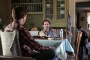 Henry Martens (Andrew Buchan, l.); Jacob Kall (Jeff Fahey, r.)