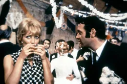 H&eacute;l&egrave;ne (St&eacute;phane Audran) und Popaul (Jean Yanne) treffen bei einer Dorfhochzeit aufeinander.