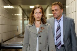 Lisa Martinek (Maria Hofer), Bernhard Schir (Paul Hofer).
