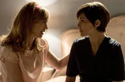 Clara Montesinos (Marta Hazas, l.) und Ana Ribera (Paula Echevarr&iacute;a, r.).
