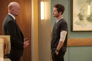 Unerwartet trifft Conrad (Matt Czuchry, l.) auf seinen Vater Marshall Winthrop (Glenn Morshower, l.), zu dem er alles andere als ein gutes Verhältnis hat ... Unerwartet trifft Conrad (Matt Czuchry, l.) auf seinen Vater Marshall Winthrop (Glenn Morshower, l.), zu dem er alles andere als ein gutes Verhältnis hat ...