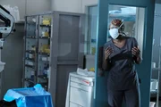 Kann Dr. Okafor (Shaunette Ren&eacute;e Wilson) dem Druck der Paralleloperationen standhalten?