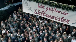 Begeistert werden die Helden von Bern in der Heimat empfangen ...