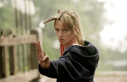 Diese "Braut" (Uma Thurman) ist nicht zu Scherzen aufgelegt, sondern auf eiskalte Rache aus.