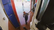Für seinen Undercover-Einsatz hat sich Thomas Hoyer von der Hoyer Unternehmensgruppe in den arbeitslosen Jens Olschewski verwandelt und betätigt sich unter anderem in Neustadt-Glewe als LKW-Wäscher, um sich damit ein genaues Bild von der Arbeit an der Basis zu verschaffen. Für seinen Undercover-Einsatz hat sich Thomas Hoyer von der Hoyer Unternehmensgruppe in den arbeitslosen Jens Olschewski verwandelt und betätigt sich unter anderem in Neustadt-Glewe als LKW-Wäscher, um sich damit ein genaues Bild von der Arbeit an der Basis zu verschaffen.